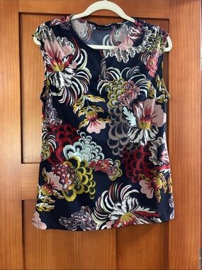 Navy Floral Sleeveless Keyhole Camisole